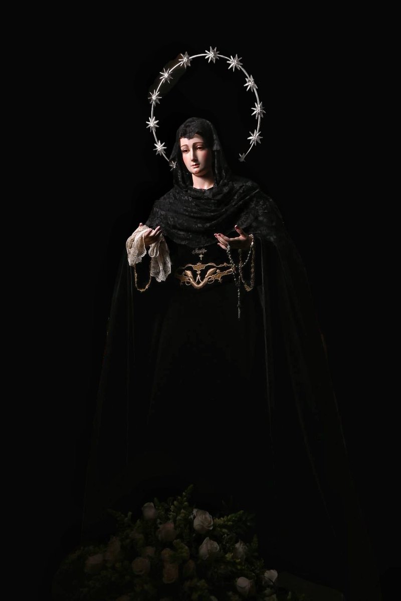 Estudiantes_mlg's tweet photo. Nuestra Señora de Gracia y Esperanza ataviada de luto por el fallecimiento del Santo Padre @Pontifex_es #CofradíasMLG https://t.co/Rcs5ZCL8xT