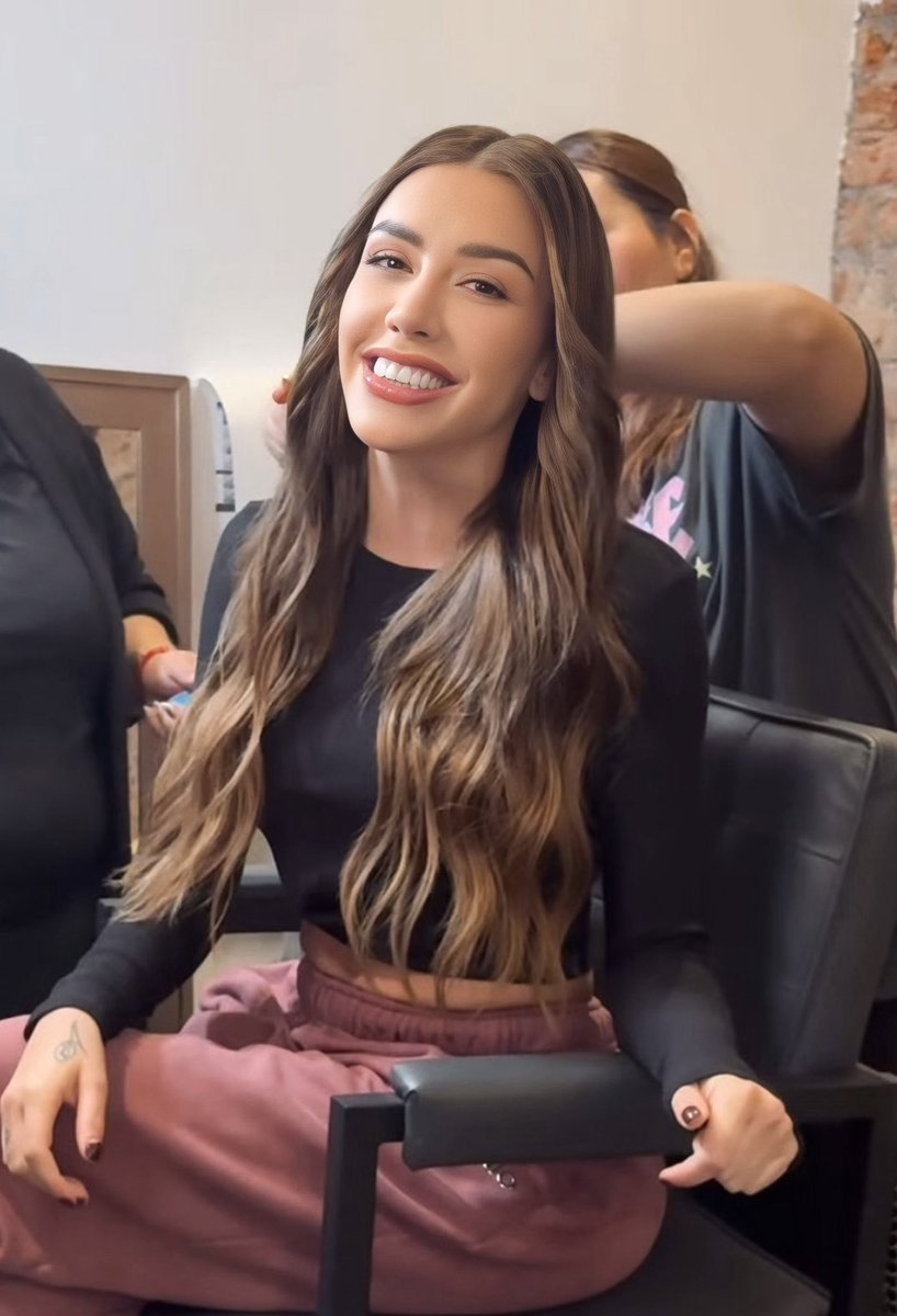 _valedm's tweet photo. Que bella se ve con el cabello así 😮‍💨 https://t.co/QU33Zl0NMw