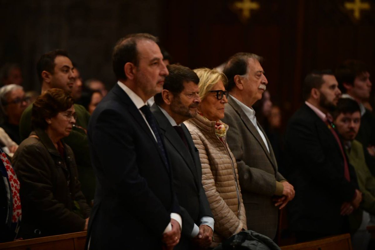 Catedral de Barcelona (@catedralbcn) on Twitter photo 🙏🏼 La Catedral de Barcelona s'ha omplert avui per recordar el #PapaFrancesc. En la missa d'aquest vespre presidida pel <a href="/OmellaCardenal/">Card. Juan José Omella</a> de <a href="/esglesiabcn/">Església de Barcelona ⛪️</a> , prop de 600 persones s’han aplegat per pregar per ell i agrair la seva vida i el seu servei a l’Església i al món. 🙏🏼 La Catedral de Barcelona s'ha omplert avui per recordar el #PapaFrancesc. En la missa d'aquest vespre presidida pel <a href="/OmellaCardenal/">Card. Juan José Omella</a> de <a href="/esglesiabcn/">Església de Barcelona ⛪️</a> , prop de 600 persones s’han aplegat per pregar per ell i agrair la seva vida i el seu servei a l’Església i al món.