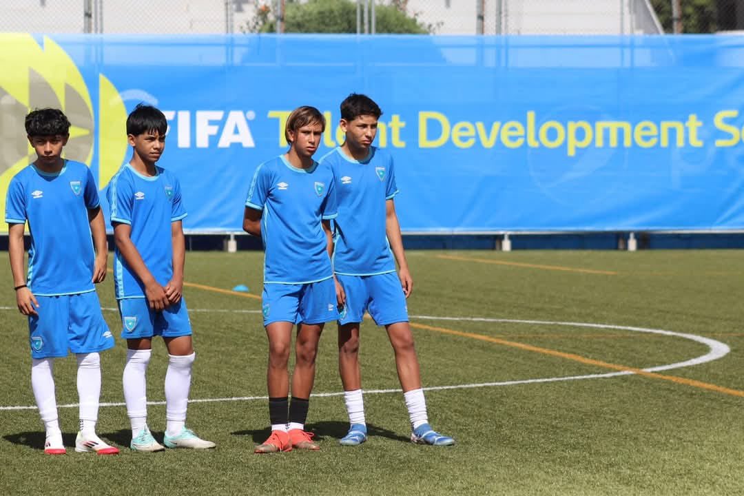 GustavoBanales's tweet photo. Primera visita como Especialista en Alto Rendimiento de FIFA, fue a la @fedefut_oficial dentro del programa #TDS de @fifacom_es.
Inauguración de la FIFA Talent Academy Guatemala.

#TalentDevelopmentScheme #GiveEveryTalentAChance
#TalentCoach #HPS https://t.co/Kijz48JRAM