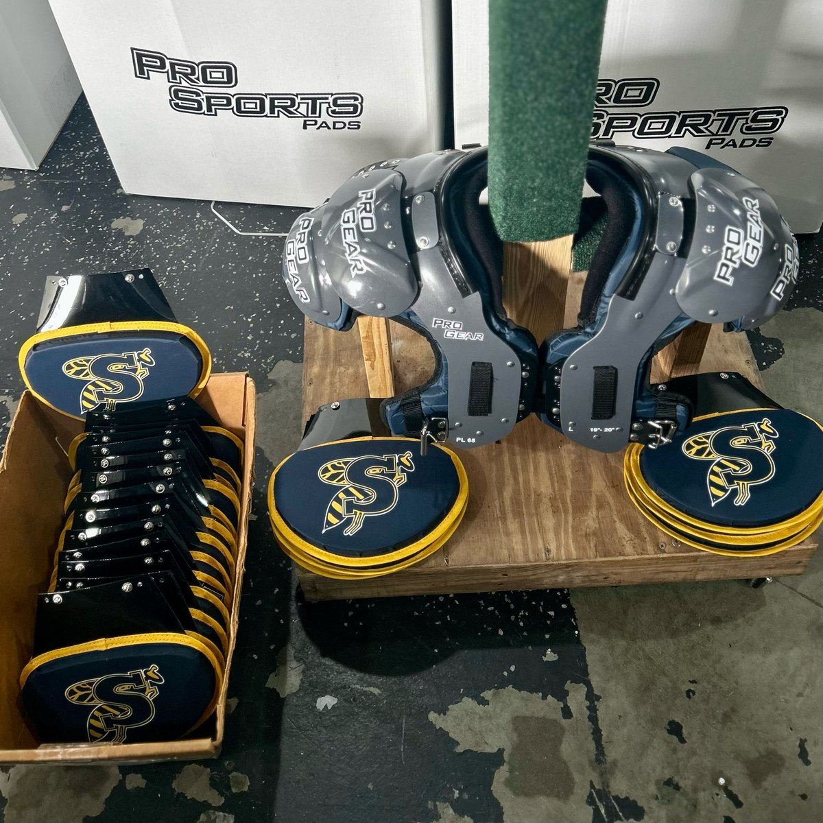 ProSportsPads (@prosports_pads) on Twitter photo Another #Texas team is on the board!📍👏
The <a href="/GameOne_USA/">Game One</a> crew worked with us to get <a href="/SvilleYJFB/">StephenvilleFootball</a> in some new #Custom pads!
<a href="/ProGearFB/">Pro Gear Sports</a>
#KnowTheLogo #MadeInTheUSA #ShoulderPads #BackPlates #FootballEquipment #EquipmentRoom #Upgrade #HighSchoolFootball #YellowJackets Another #Texas team is on the board!📍👏
The <a href="/GameOne_USA/">Game One</a> crew worked with us to get <a href="/SvilleYJFB/">StephenvilleFootball</a> in some new #Custom pads!
<a href="/ProGearFB/">Pro Gear Sports</a>
#KnowTheLogo #MadeInTheUSA #ShoulderPads #BackPlates #FootballEquipment #EquipmentRoom #Upgrade #HighSchoolFootball #YellowJackets