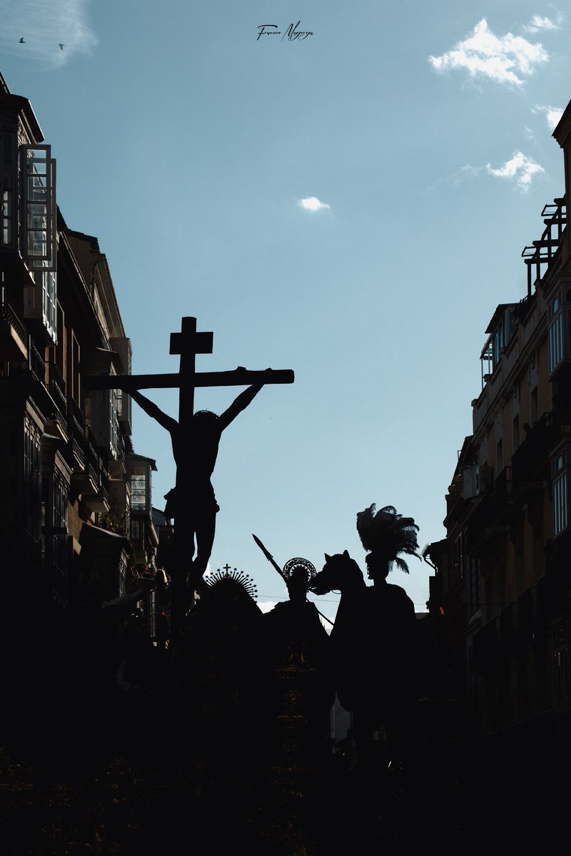 La Sangre por carretería me trae recuerdos de antaño...
<a href="/ArchiSangre/">Archicofradía de la Sangre</a>

#Málaga #MiércolesSanto2025 #SemanaSanta2025 #CofradíasMLG #streetphotography #fujistas #Fujifilm 📷