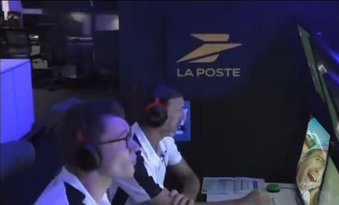 - Décris-moi l'image.
- C'est énorme. Mister V pense que Squeezie connait l'imposteur alors que Jonathan Cohen est clairement en train de mentir.
- Et pour Stassin ?
- Ah, je sais pas. Jaune ?