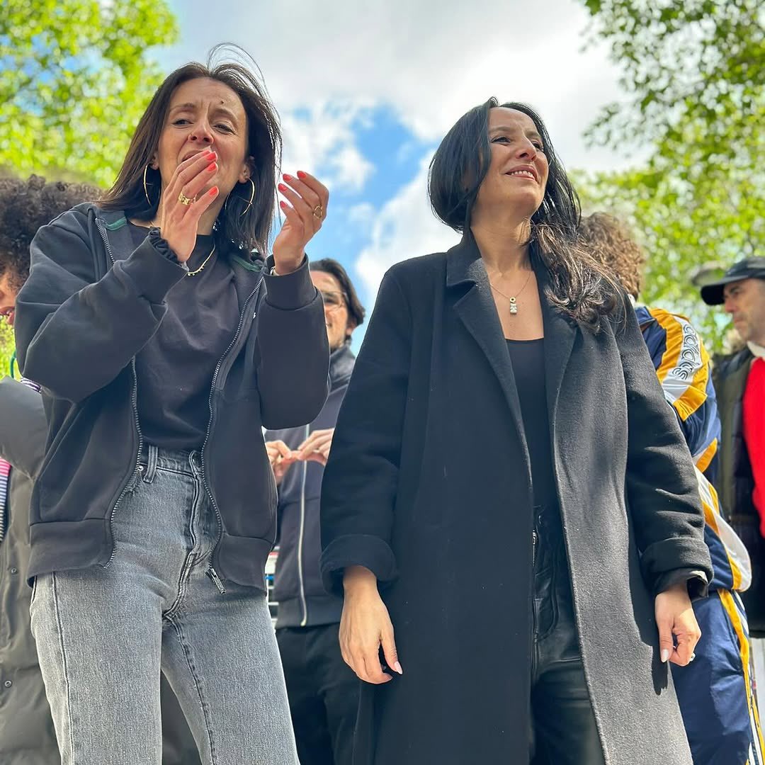 La <a href="/Marche_21Avril/">Marche21Avril2024</a> a un an. Le jour même, malgré un désaveu en première instance, le ministre de l’Intérieur Darmanin faisait appel pour tenter de l’interdire. 
Un an plus tard, la répression continue, le racisme s’exprime toujours plus librement  au sommet de l’État, et le