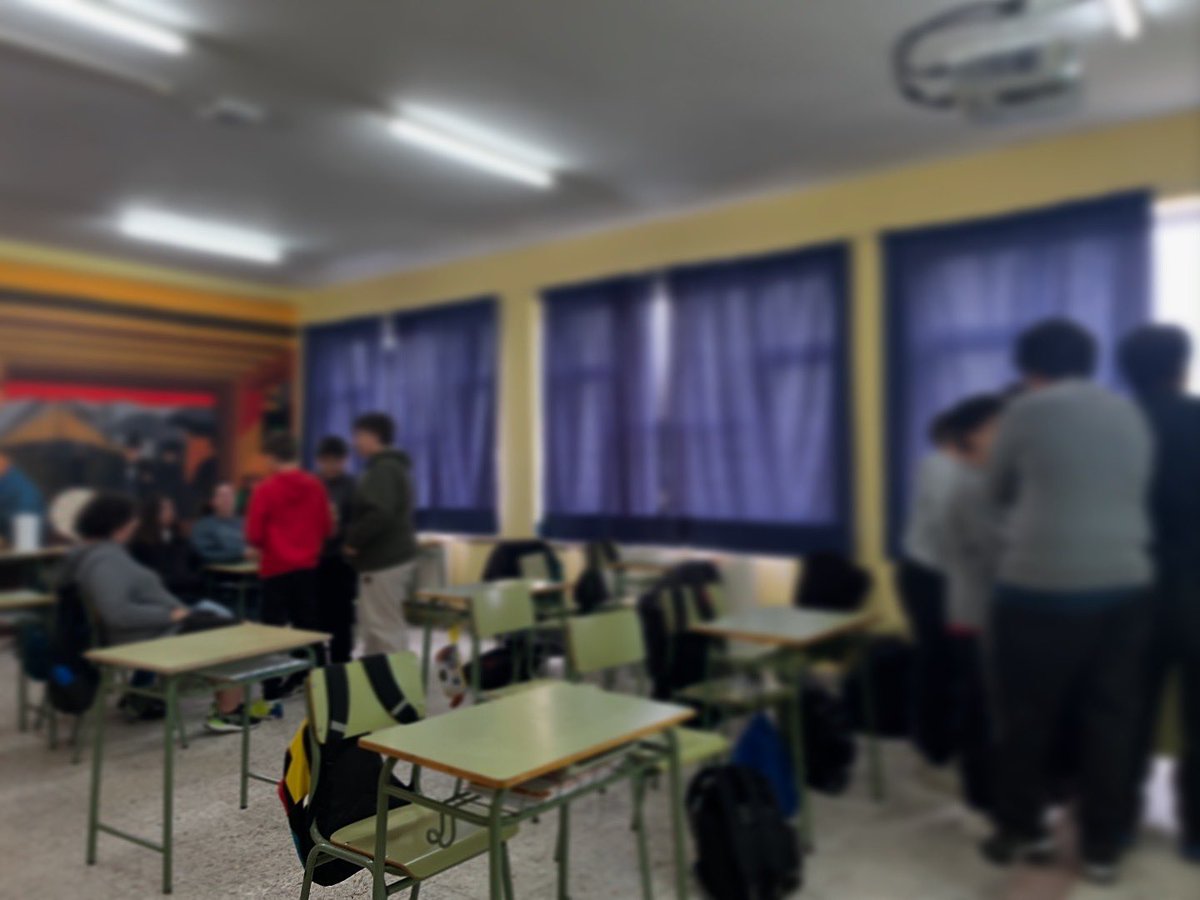 ❤️Vuelta a la rutina
😎Vuelta de vacaciones 
👩‍🎓 ¿y qué mejor que hacerlo en un nuevo instituto? 

Hoy en #Boal, en el <a href="/cpebboal/">CPEB Carlos Bousoño Boal</a>, hemos compartido una mañana de #comunicación con alumnado desde 1o de la ESO hasta 2o de Bachillerato 😱

¡Nivelazo el de nuestro occidente! 👌🏻