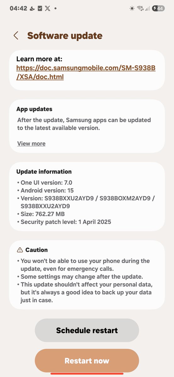 HANDSOME_MMIKEY's tweet image. Finally got the April patch update on my Samsung Galaxy S25 Ultra! New(er) battery icon + media player live notification on status bar (4th image). 😇

#Samsung #OneUI7 #OneUI7Update #OneUI