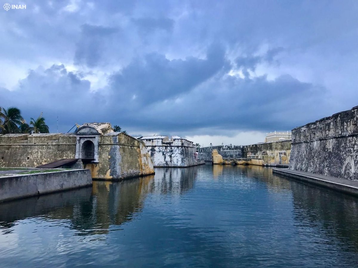 INAHmx's tweet photo. La isla de San Juan de Ulúa, frente a las costas del puerto de Veracruz, ha sido uno de los bastiones más importantes en la historia de México para la defensa de la soberanía nacional.

Descubre más en nuestra #FotoDelDía: https://t.co/DVmmft0YM9

📸 INAH. https://t.co/4csDAVl8Ob
