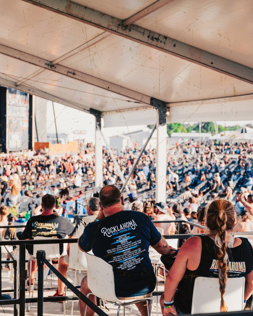 Rocklahoma's tweet photo. From sunrise sips to headliner hits…
The Big Shot Box stays VIP 𝘢𝘭𝘭 𝘥𝘢𝘺. 🥂

The Big Shot Boxes are your all-access pass to VIP views, butler service, shaded seating, and serious main character energy.

https://t.co/nZocE8xNbS https://t.co/i8ZNZUd307