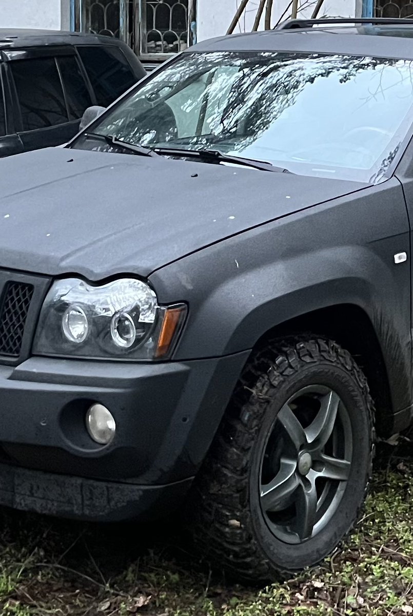 Hej. Potrzebuję waszej pomocy. 

Wykonuję zadania wymagające dalekich podróży, tysięcy kilometrów po terytorium Ukrainy. Teraz większość czasu śpię w samochodzie. Na śniadanie jem hot dogi na stacjach benzynowych. Mam ulubioną poduszkę, którą zabieram w każdą podróż. Ale