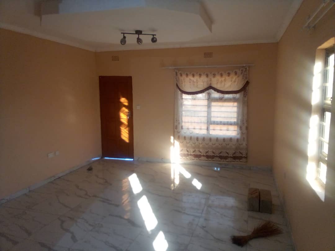 2x bachelor pad available for rental Palapye Extension 10, Behind Police, next DIS houses, security se tight makgowa.