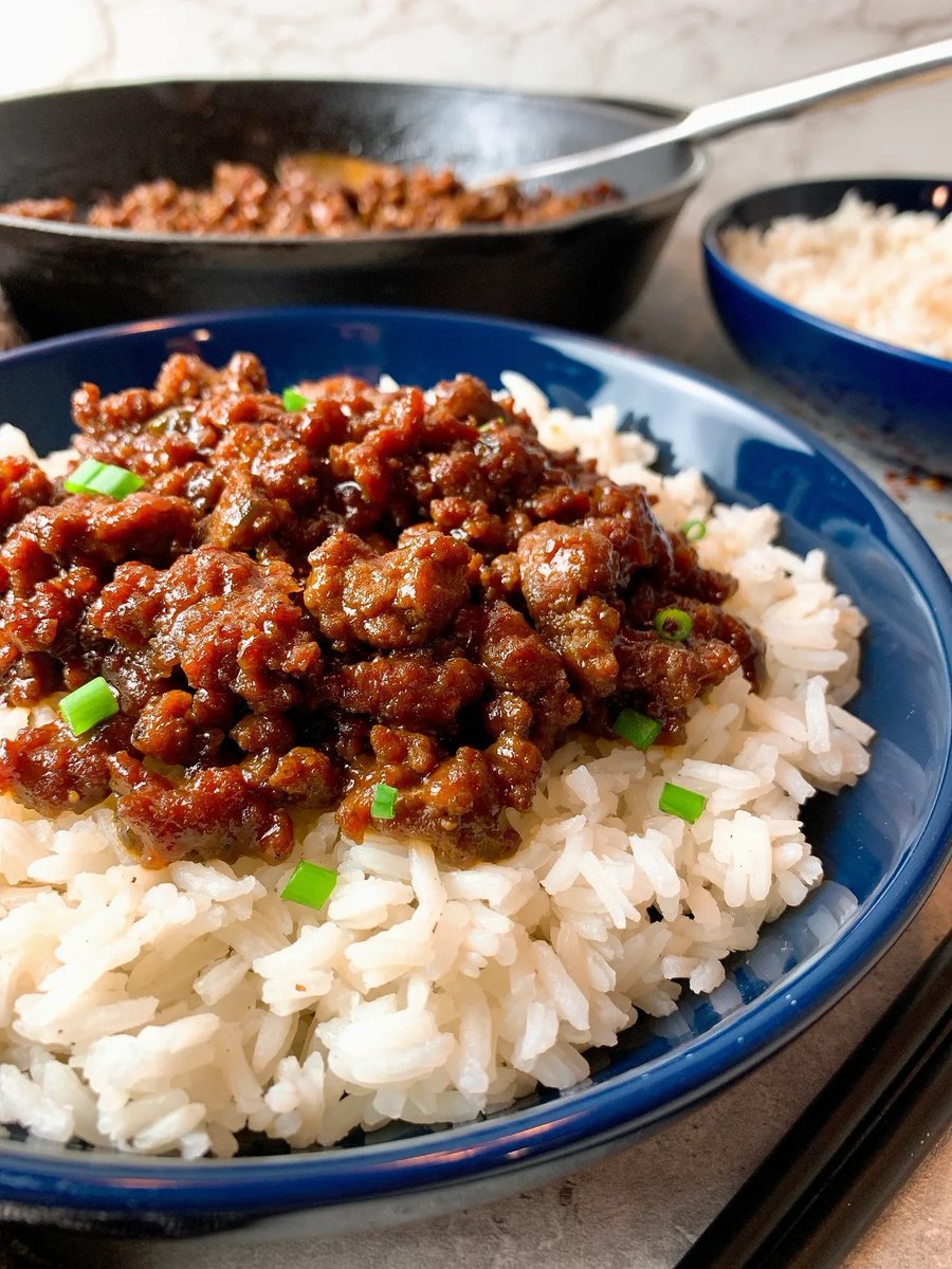 Asian Beef Bowls. Super tender beef in a sweet and savory sauce of hoisin, soy, and sesame. Ready in a flash with a handful of ingredients, this will definitely become a regular in your house! And I have a trick for insanely tender beef every time!
robinmillercooks.com/f/quick-and-ea…