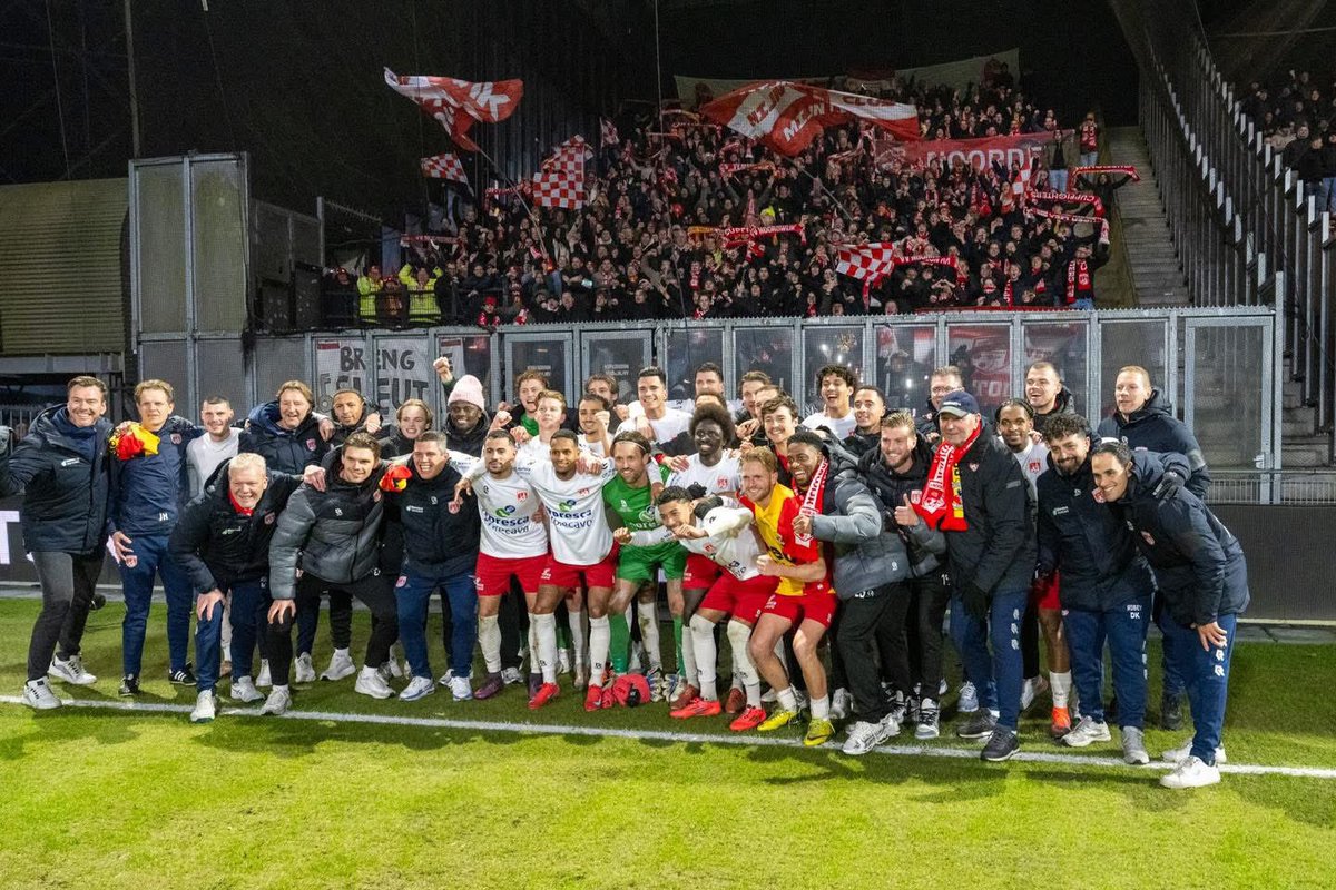 Wat een een goed seizoen hebben ze <a href="/GAEagles/">Go Ahead Eagles 🦅</a> En dat wij met <a href="/scvvnoordwijk/">SC vv Noordwijk</a> dan van winnaar <a href="/totoknvbbeker/">TOTO KNVB Beker</a> verloren hebben maakt me dubbel trots!