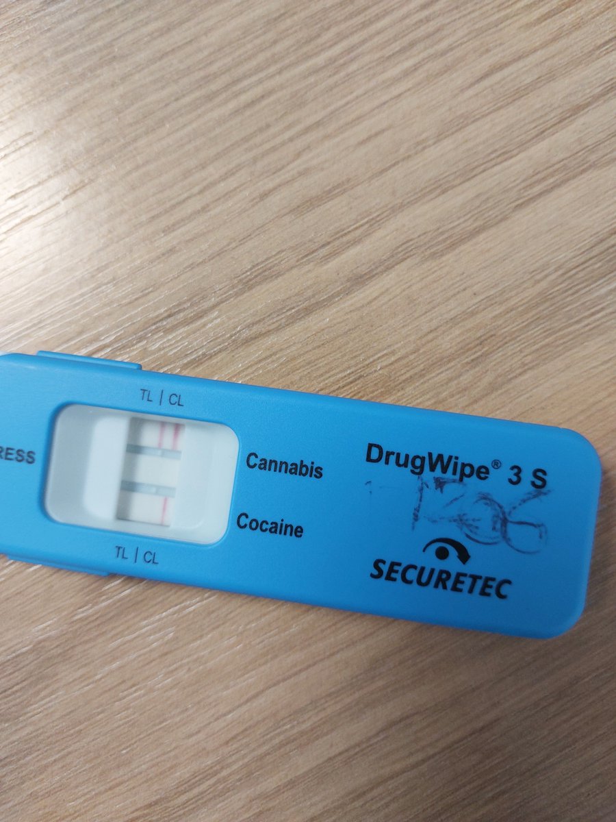 Vehicle stopped by officers this afternoon on Rycote lane, Milton Common on cloned plates. Driver was a disqualified driver, without insurance and also failed a roadside Drugswipe for Cannabis. Driver was arrested. Vehicle seized. #Epicfail #Oxoncshift #JOU_Dogs #P4245 #P2086