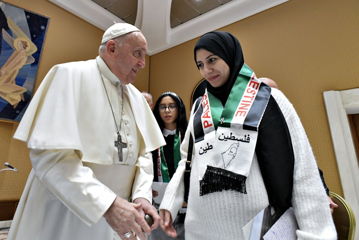 Why didn't I see this photo until after his death? Why was there such a massive media blackout on Pope Francis's stances? 

The Zionists don't want Muslims and Christians to get closer. Israel thrives on sowing discord among people