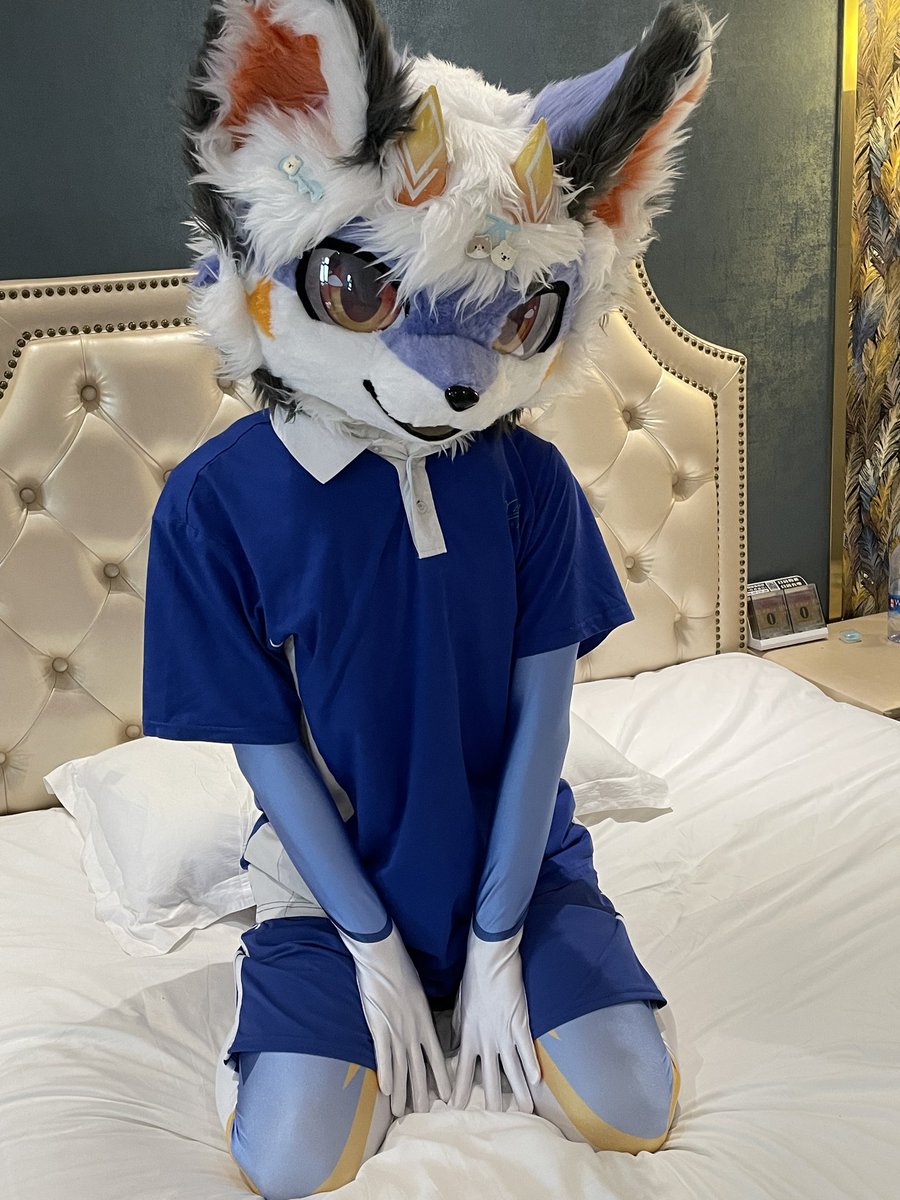 试了一下校服，感觉还不错嘿嘿😋