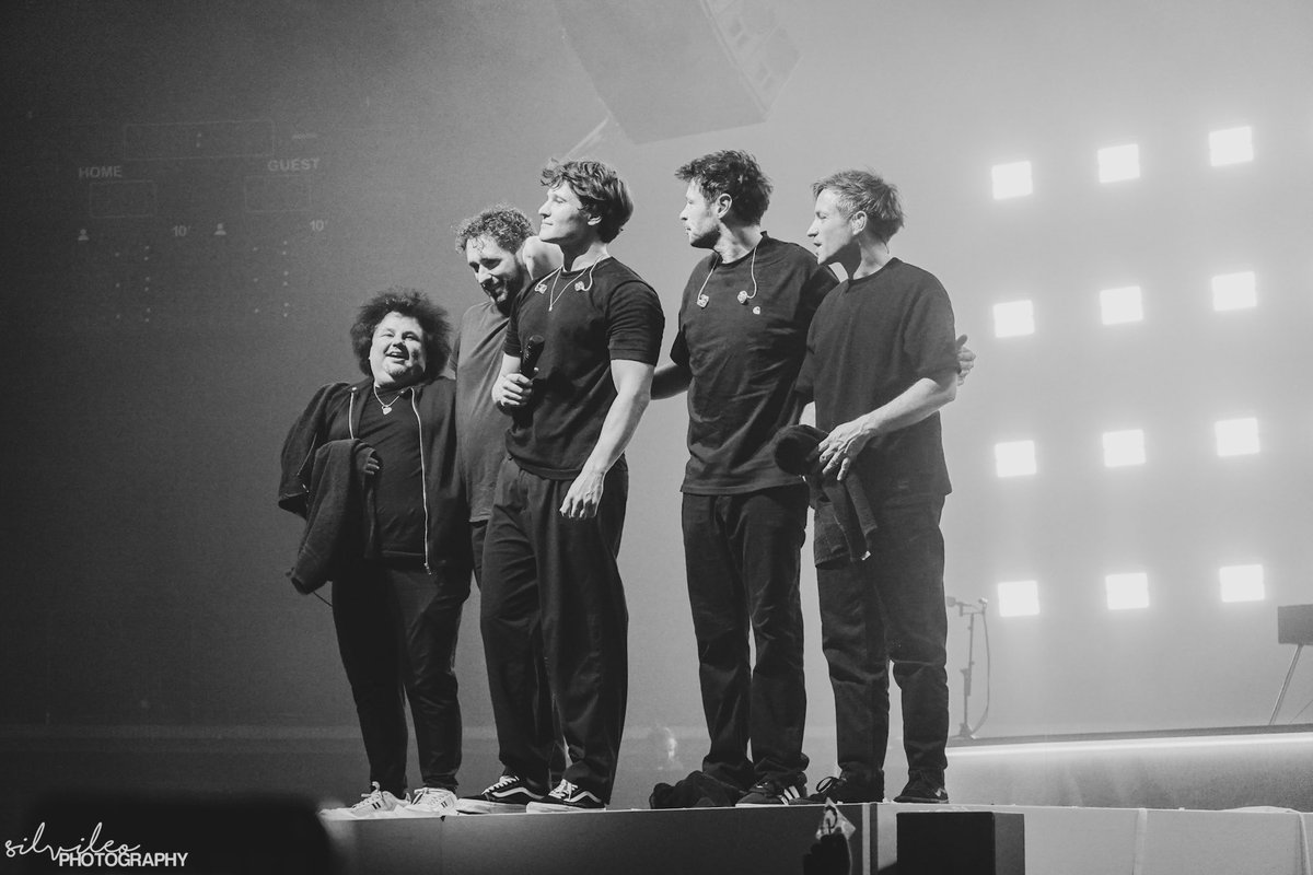 Silvileo_x's tweet photo. Dafür, dass ich Last Minute um meinen Fotopass gebracht wurde, bin ich bisschen in Love mit den 4 Fotos von Wincent in Leipzig 🤭🫣 #wincentweiss https://t.co/cpJO6HYxXo