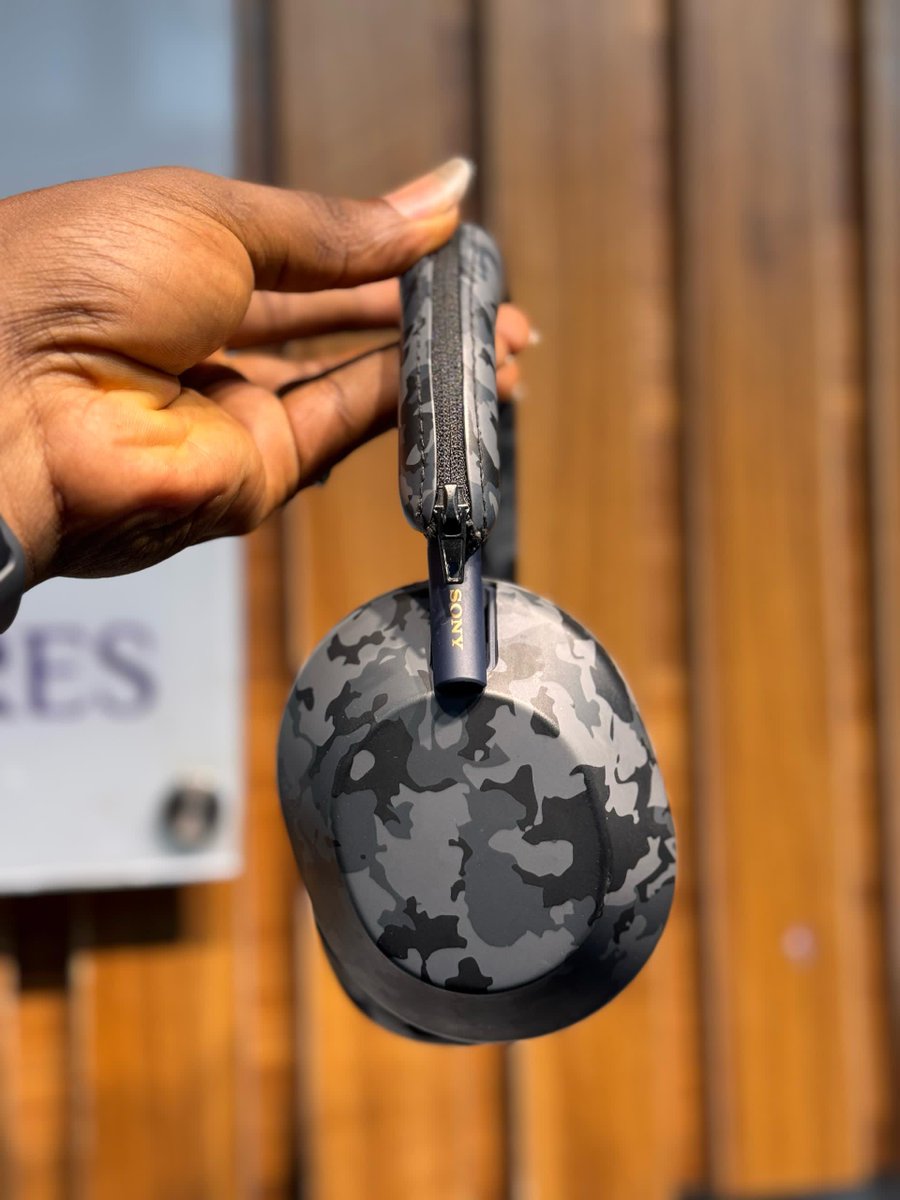 c4seriesgadgets's tweet photo. *Sony WH-1000XM5 
Blue Edition with camouflage case protection 
390k* https://t.co/XhX8z7uBrX
