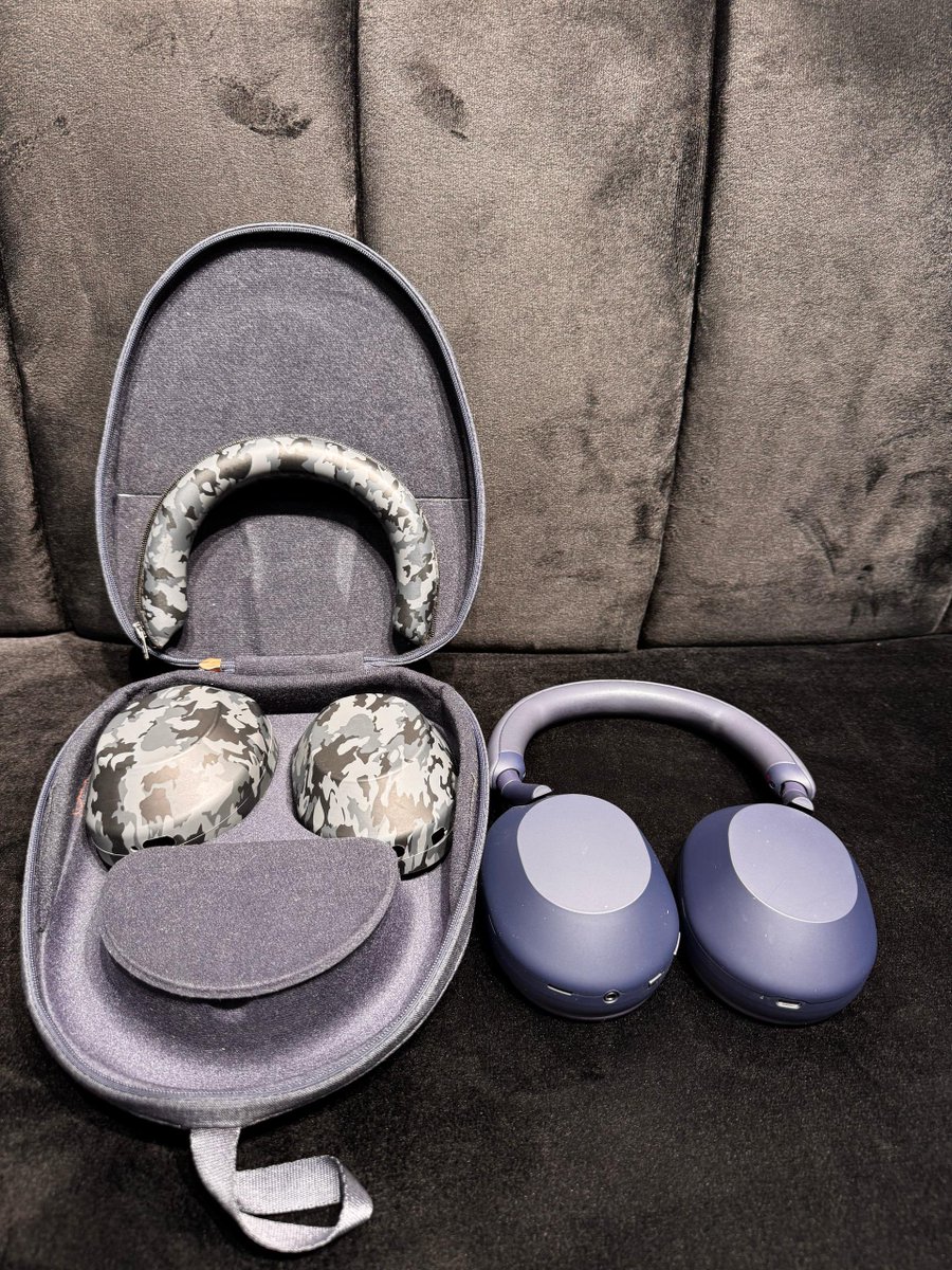 c4seriesgadgets's tweet photo. *Sony WH-1000XM5 
Blue Edition with camouflage case protection 
390k* https://t.co/XhX8z7uBrX