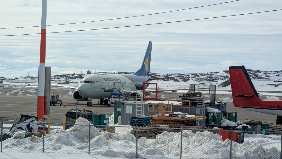 FrankReardon1's tweet photo. Flyday to Rankin Inlet then off to Yellowknife. Flying the classic @CanadianNorth Livery today and so looking forward to it 👍
#YFBSpotters #Iqaluit #Nunavut #B733 APR.21.2025 #5T https://t.co/Evq7NlbdTp