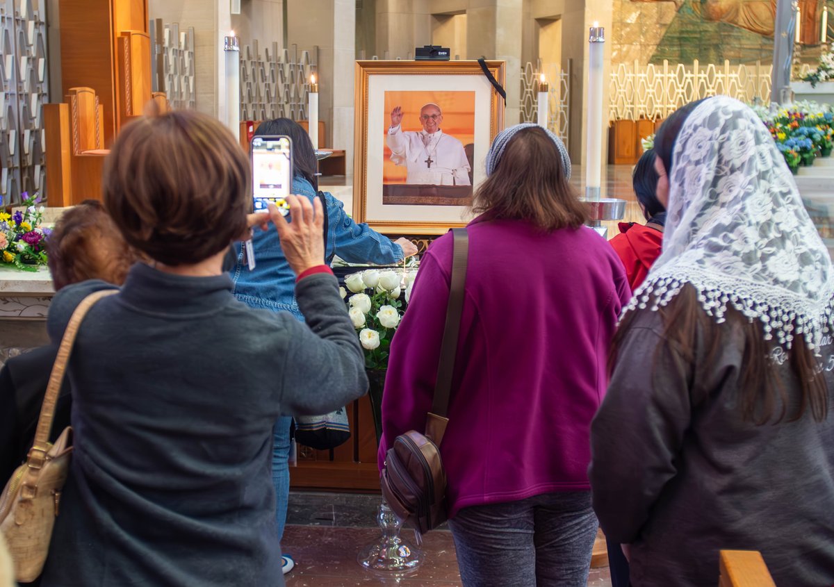 Aaron Flaum (@aaronflaumphoto) on Twitter photo On Assignment: CT Mass for Pope Francis
CLICK wp.me/pe82KB-Abx1 for more photos
<a href="/hartfordcourant/">Hartford Courant</a> <a href="/newsgirlct/">Helen I. Bennett</a> #popefrancis @archdioceseofhartford On Assignment: CT Mass for Pope Francis
CLICK wp.me/pe82KB-Abx1 for more photos
<a href="/hartfordcourant/">Hartford Courant</a> <a href="/newsgirlct/">Helen I. Bennett</a> #popefrancis @archdioceseofhartford