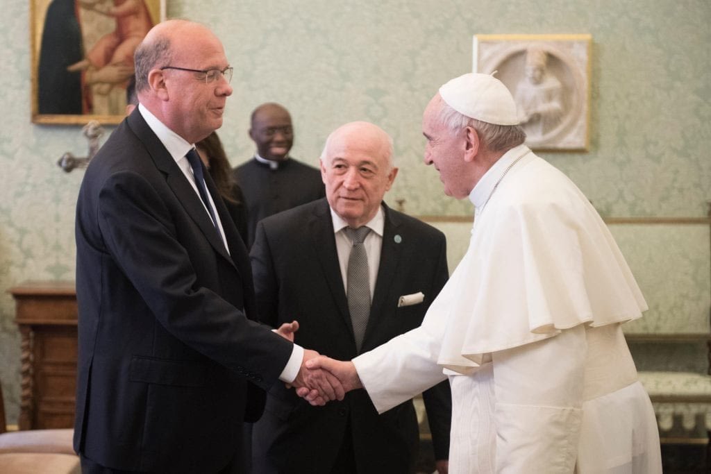 La AAJRA lamenta muy sentidamente el fallecimiento del Papa Francisco, quien trabajó con fuerte convicción, desde mucho tiempo atrás, por el diálogo interreligioso, la fraternidad y la paz.