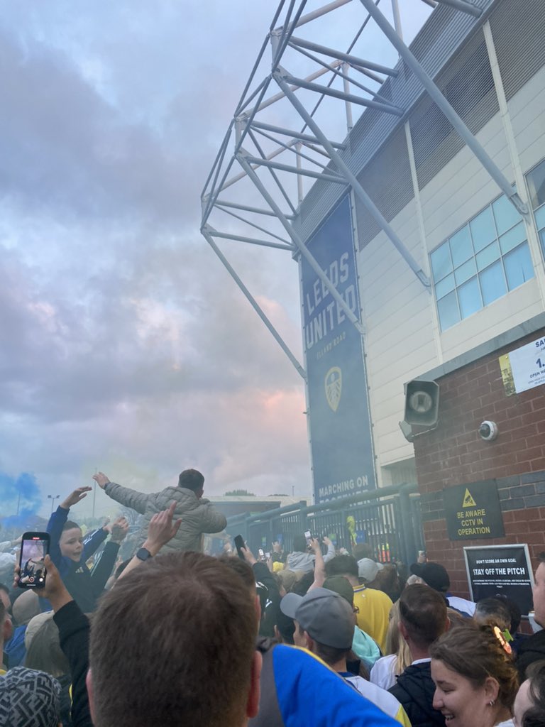 leedsboygrant23's tweet photo. Memories of a lifetime. https://t.co/RtY8Bvf4Qn