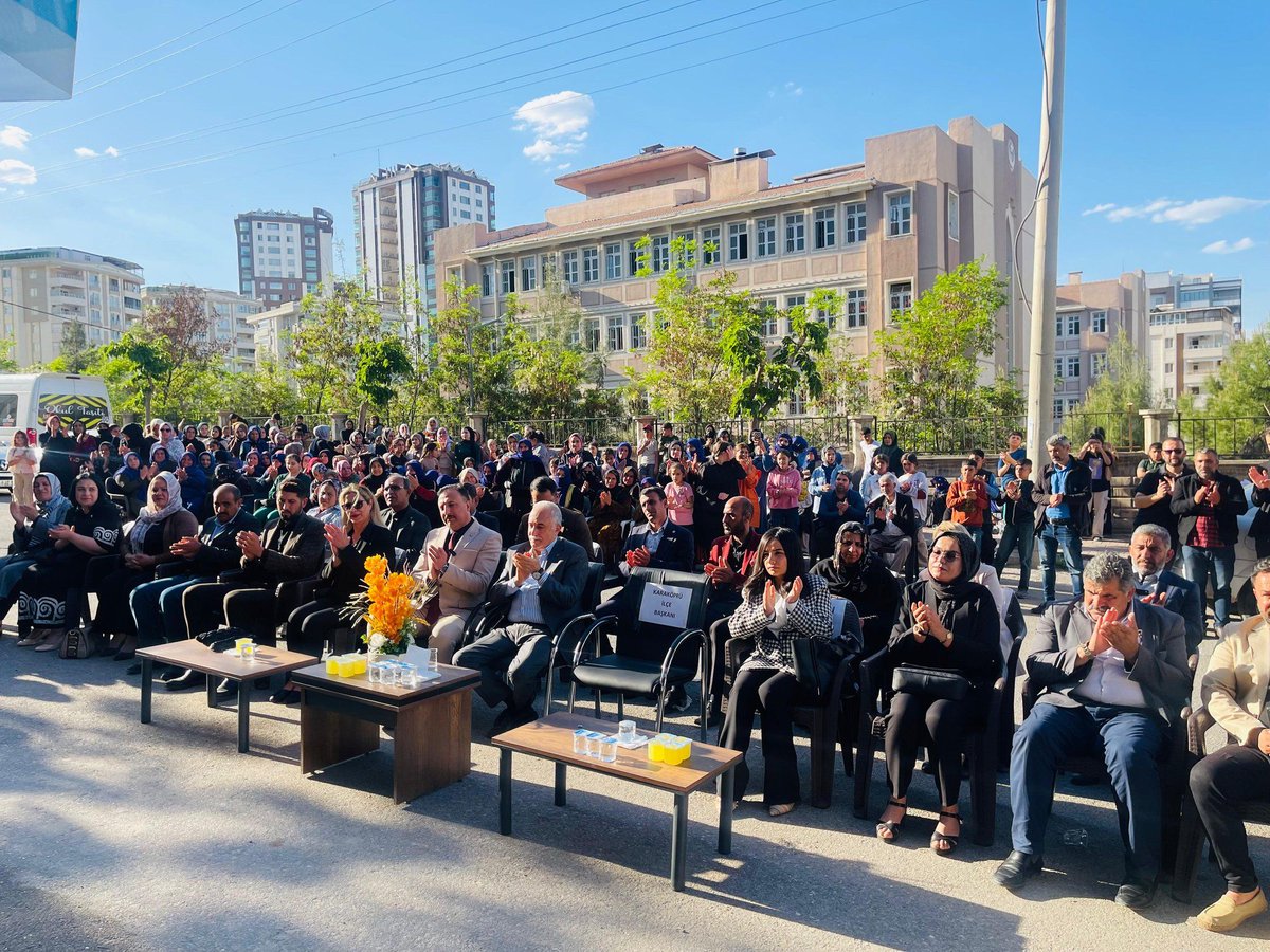 ŞANLIURFA İYİ PARTİ KARAKÖPRU İLÇE BİNAMIZI AÇILIŞINI YAPAKTA SAYIN ANKARA MİLET VEKİLİMİZ AHMET EŞREFFAKIBABA HİZMETE AÇTILAR BERABERİNDE MİLETİMİZ HALKIMIZ BERABER KATILDILAR BİZDE SAYIN MİLİET VEKİLİMİZE TEŞEKUR ETİK KARAKÖPRU İYİ OARTİ İLÇE BAŞKANLIĞI