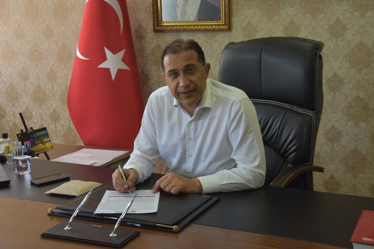 MemursenMnsKdn's tweet photo. Manisa Memur-Sen  
Kadınlar Komisyonu olarak Ak Parti  Manisa İl Başkanı Sayın Süleyman Turgut' u makamında ziyaret ettik. Nazik ev sahiplikleri ve Anayasa Değişsin Aile Korunsun imza kampanyamıza verdikleri destekten dolayı teşekkür ederiz. https://t.co/llG8uspmJa