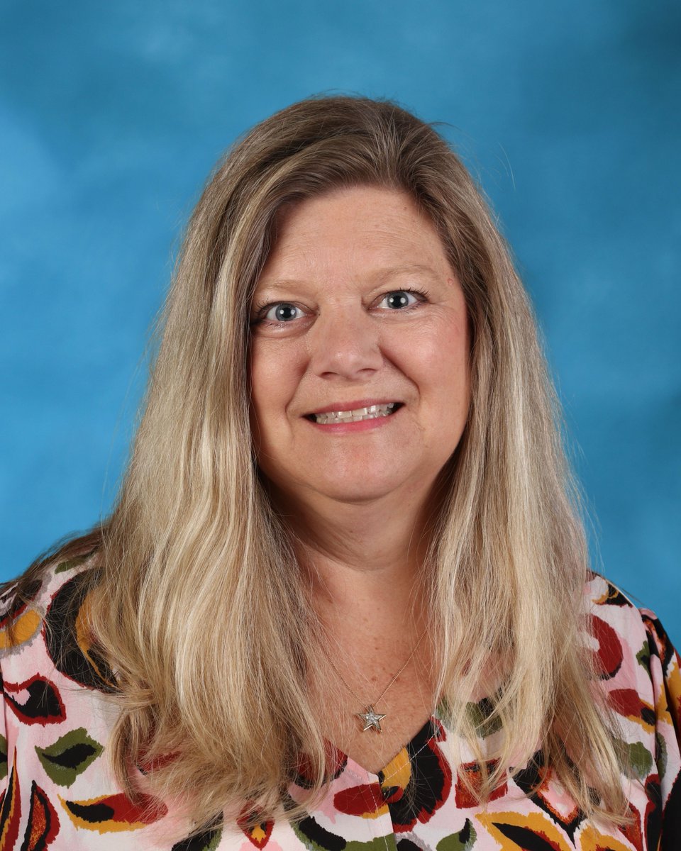 🎭The South Carolina Theatre Association has announced that this year's recipient of the Outstanding Theatre Educator is our own, Leslie Dellinger! Her support and encouragement, talent and work is being recognized at SCTA's Annual Gala in June. #haiLtothee25 #LexingtonOne