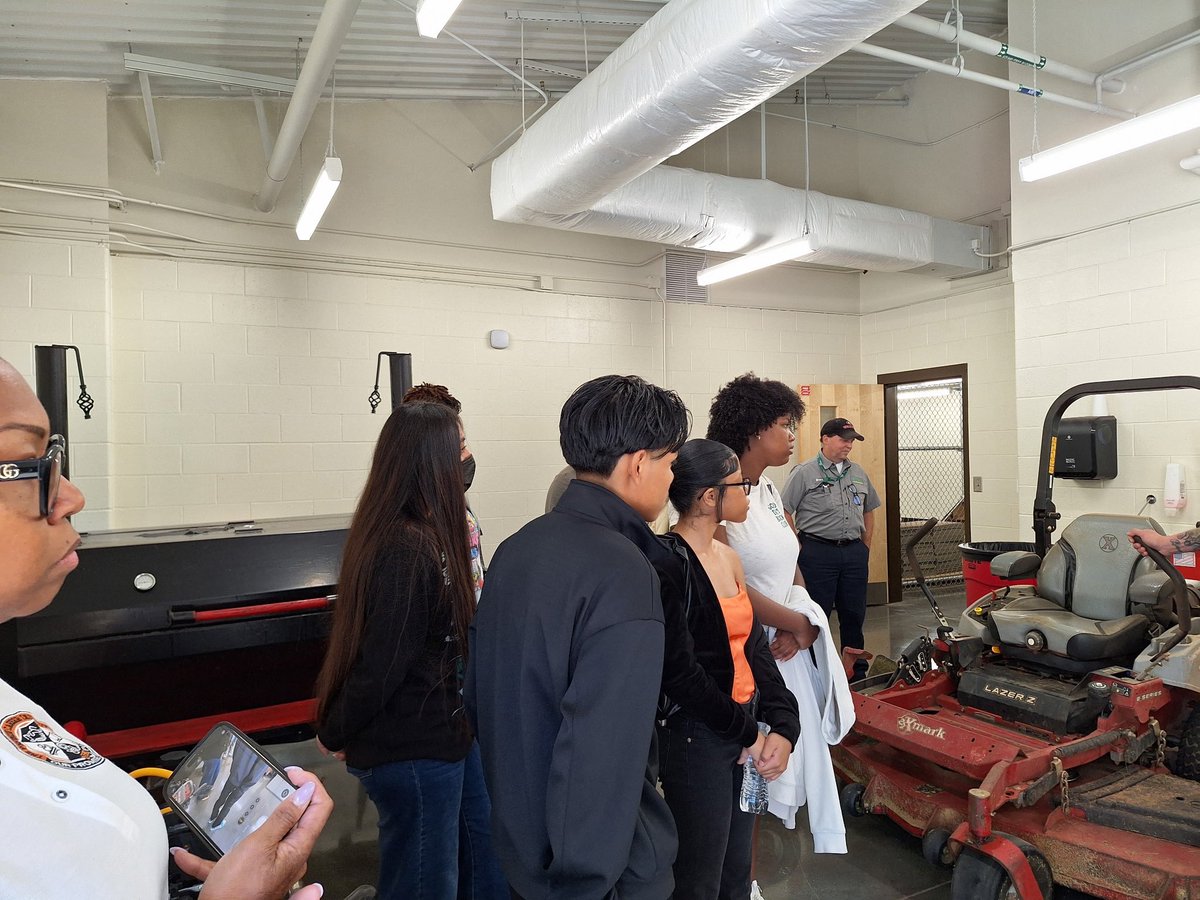 TCHS_WBL's tweet photo. South Fulton Maintenance hosted TRi-Cities and Promise Career Institute to showcase trade careers!  @FCSCTAE @FCSSuptLooney @DeaKunovac @FultonCoSchools @COSFGA @CollegePark_Ga @CityofHapeville @cityofeastpoint https://t.co/saY1Kxq8KR