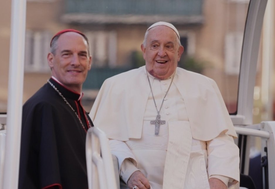 U Papa s'hè spentu.
A Corsica sana li rende umagiu.

E nostre preghere l'accumpagnanu per u so ultimu viaghju.

"Requiescat in pace"