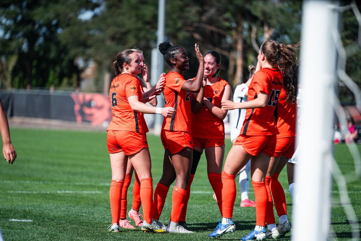BeaverWSoccer's tweet photo. A few of our faves from Saturday’s game 📸

#GoBeavs https://t.co/sZ0pITTwRx