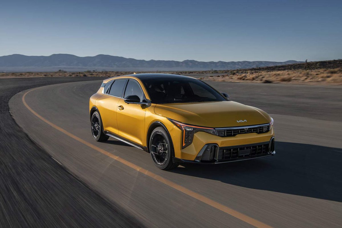 autosactual's tweet photo. El nuevo #Kia #K4Hatchback 2026 debuta con diseño deportivo, motor turbo opcional, hasta 1,679 L de carga y lo último en conectividad. Inspirado en el sedán, pero más ágil y versátil. Llegará a México en el tercer trimestre de 2025 
https://t.co/eqmKh8V8Rk https://t.co/fWfcGjbp3E