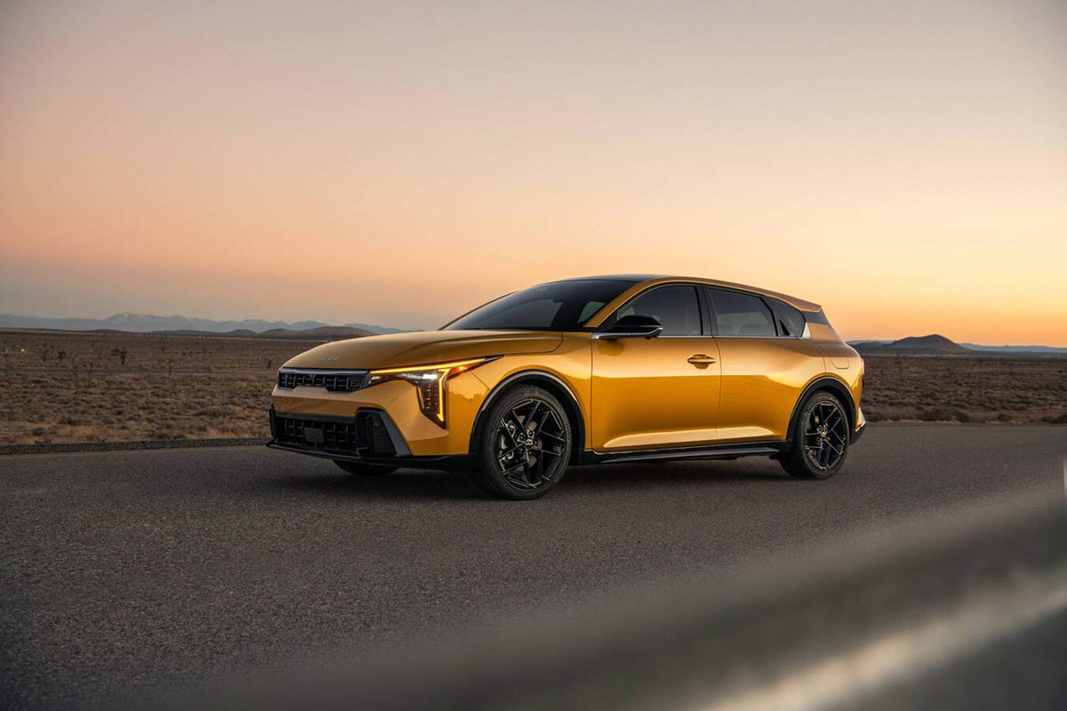 autosactual's tweet photo. El nuevo #Kia #K4Hatchback 2026 debuta con diseño deportivo, motor turbo opcional, hasta 1,679 L de carga y lo último en conectividad. Inspirado en el sedán, pero más ágil y versátil. Llegará a México en el tercer trimestre de 2025 
https://t.co/eqmKh8V8Rk https://t.co/fWfcGjbp3E