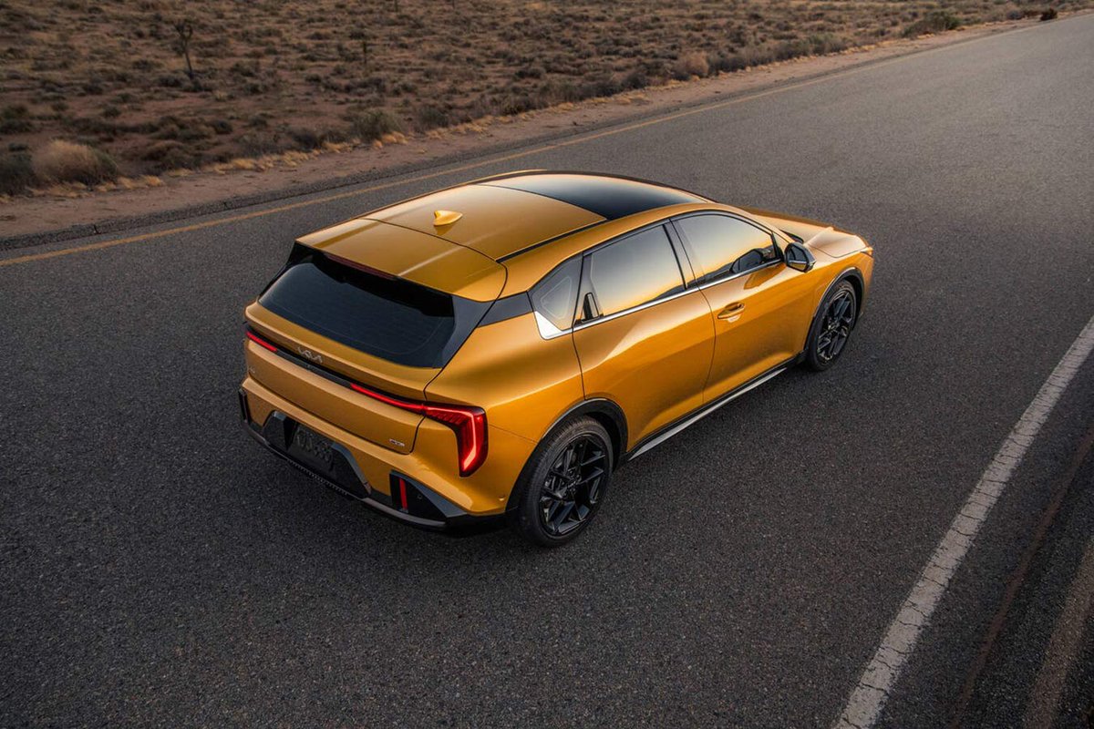 autosactual's tweet photo. El nuevo #Kia #K4Hatchback 2026 debuta con diseño deportivo, motor turbo opcional, hasta 1,679 L de carga y lo último en conectividad. Inspirado en el sedán, pero más ágil y versátil. Llegará a México en el tercer trimestre de 2025 
https://t.co/eqmKh8V8Rk https://t.co/fWfcGjbp3E