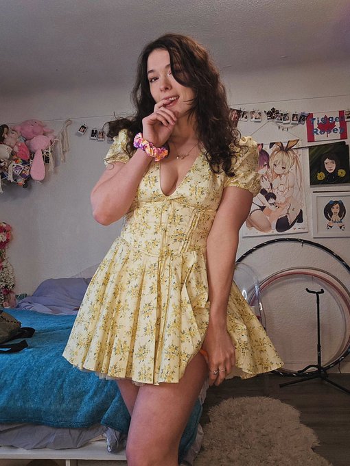 Tiggy🌎 - 1 pic. I tell people I'm a wild one but deep inside I'm a big softie 😌🌼🖤 https://t.co/yOUxYduACa