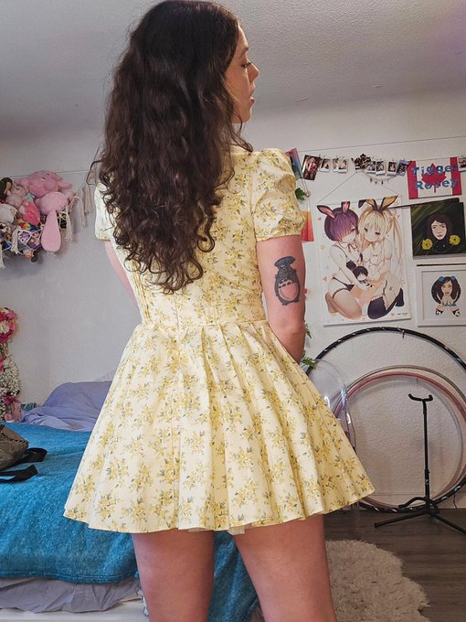Tiggy🌎 - 2 pic. I tell people I'm a wild one but deep inside I'm a big softie 😌🌼🖤 https://t.co/yOUxYduACa