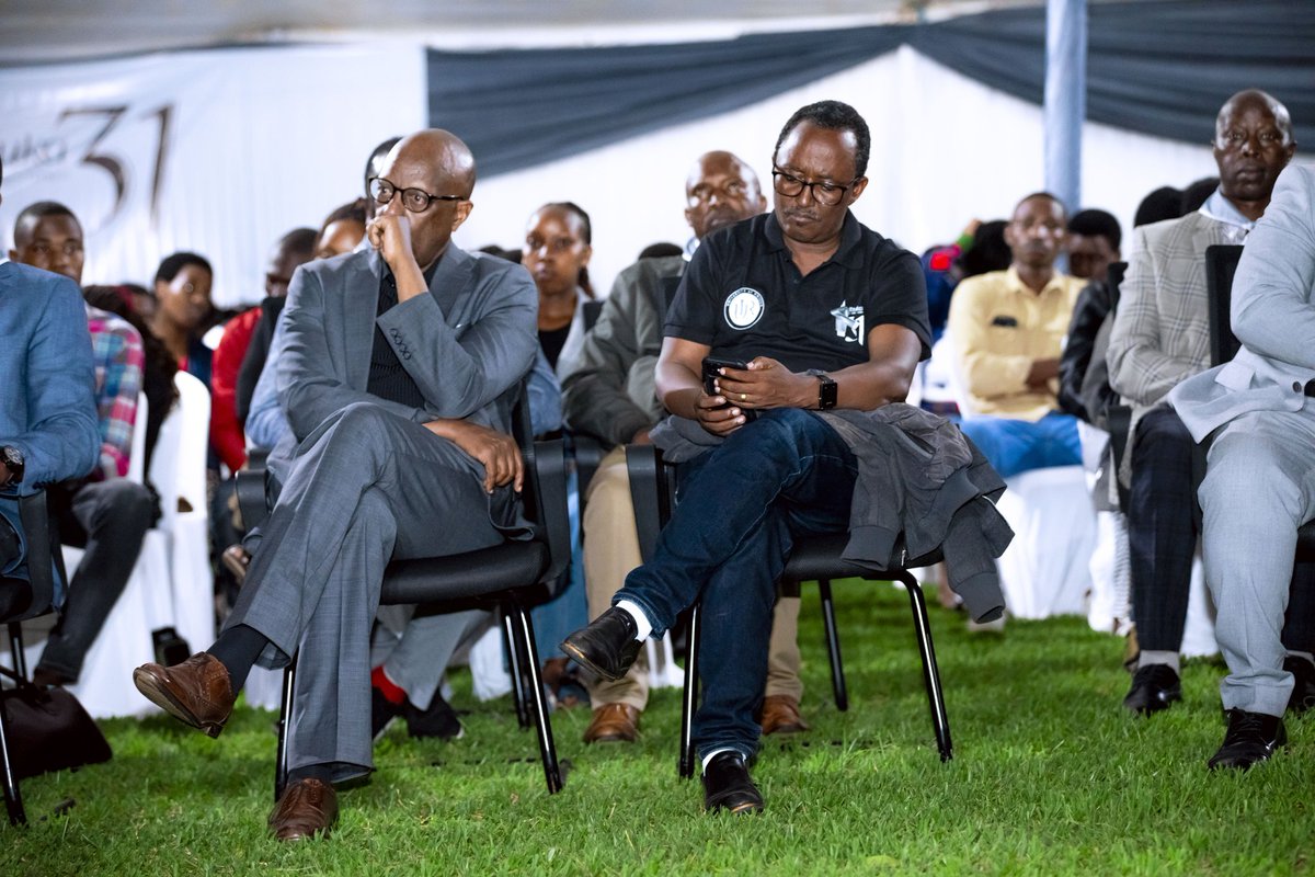 UR- RADIO SALUS (@radiosalus1) on Twitter photo Umuyobozi wa <a href="/Uni_Rwanda/">University of Rwanda</a>, <a href="/mdkayihura/">Prof. MD Kayihura</a> yavuze ko nka kaminuza bazakomeza guha abanyeshuri amahirwe angana yo kwiga, ashingiye ku bushobozi bwabo, aho gushingira ku bwoko.
#Kwibuka31 Umuyobozi wa <a href="/Uni_Rwanda/">University of Rwanda</a>, <a href="/mdkayihura/">Prof. MD Kayihura</a> yavuze ko nka kaminuza bazakomeza guha abanyeshuri amahirwe angana yo kwiga, ashingiye ku bushobozi bwabo, aho gushingira ku bwoko.
#Kwibuka31