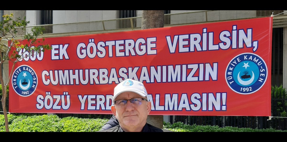 Ne hasta bekler sabahı
Ne taze ölüyü mezar
Nede şeytan bir günahı
Seni beklediğim kadar

Demiş ya Üstad sanki bizi anlatmış hani söz verdiğiniz
müktesep hak dediğiniz
ilk işimiz dediğiniz ama
seçimden sonra unuttuğunuz vede ilk seçimde asla sizi tanımayacak olan 3600 ek