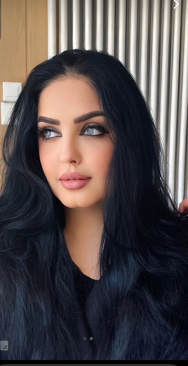 ابشرك 'جرحك ثمن غلطتي فيك
ولا انت ما تجبر على حبك انسان'
اليوم لا بشكي ولا بندم ابكيك
فعلك مضارع ،بس حبك خبر كان
على نجاح الدور والفلم اهنيك
انا اشهد انك كنت بارع وفنان..
حطمت من يهواك دايم ويغليك