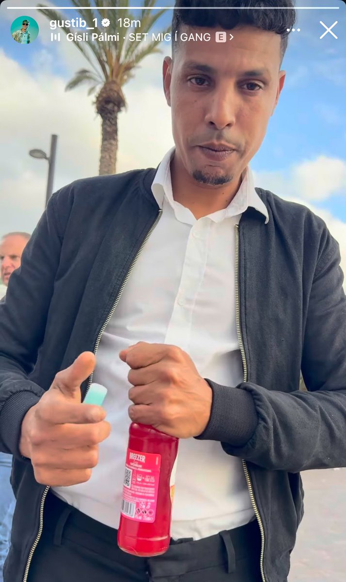 Já krakkar gústi b fær sér breezer og situr lag með GP á