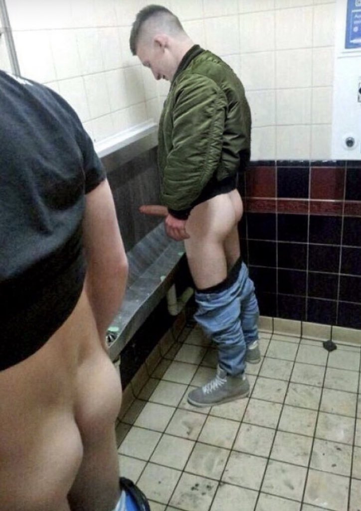 Après, c'est quand même un peu difficile de résister … 🍆🐽🐷🍑🚾
Sometimes it's a bit hard to resist...
#gaycruising #gaybigdick #gayass #gaymuscle #gaydirty #dirtymen #dirtyminds #gaytrash #trashboys #gaypigs #pigboys