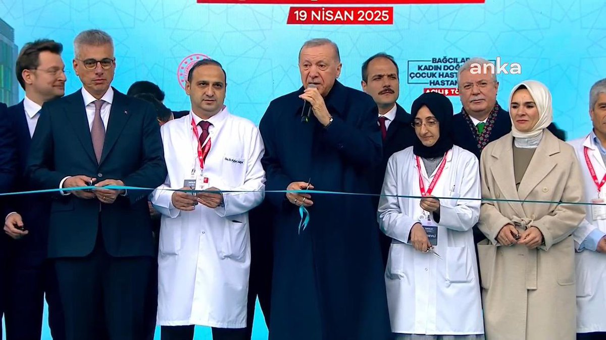 Açılışta pankart açan 3 çocuk babası işçi tutuklandı!

Cumhurbaşkanı Recep Tayyip Erdoğan'ın, Bağcılar Kadın Doğum ve Çocuk Hastalıkları Hastanesi açılış töreninde konuşması sırasında "AK Parti sebep enflasyon sonuçtur", "Allah'ın dinini kullanma Reis" şeklinde pankart açan,