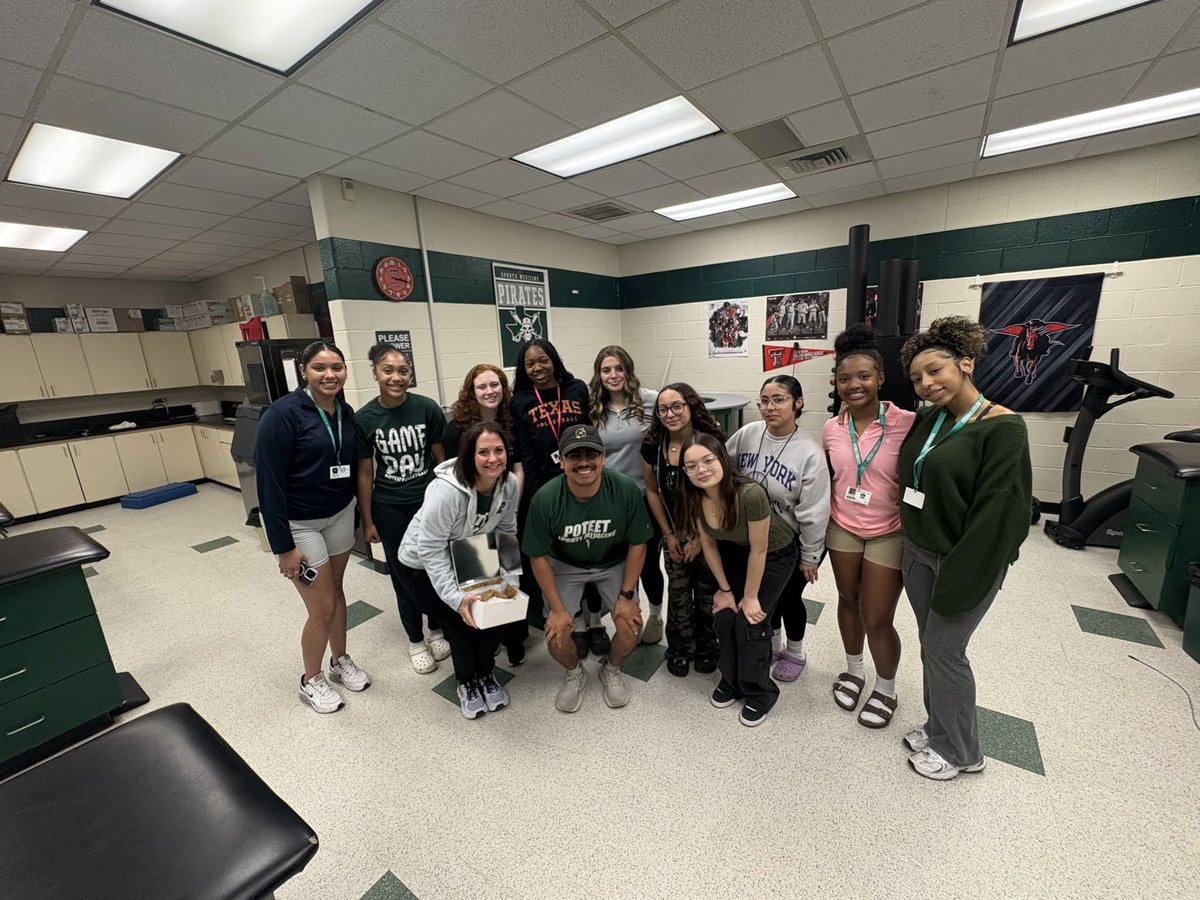 PoteetVB's tweet photo. Cookie Runs to show appreciation! 

THANK YOU for everything Trainers, APS, and our Librarian! You make our ship run smoothly throughout the year, so we are grateful for all that you do seen and unseen! 💚🏴‍☠️ @mesquiteisdtx @mesquitepoteet @mesquiteisdATH https://t.co/6hz7V2NfNy