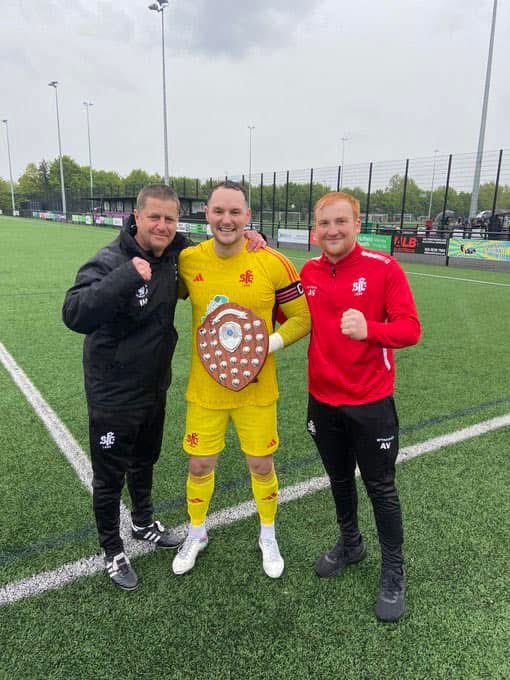 SFC1888's tweet image. 🔴⚪️Thanks @Flipperih 🔴⚪️

On behalf of everyone at the club a massive thank you to our GoalKeeping Coach, Ian Hansford aka Flipper for everything you have done over the last few seasons.

Today marked your final game with us, and securing Southern League safety on the pitch is…