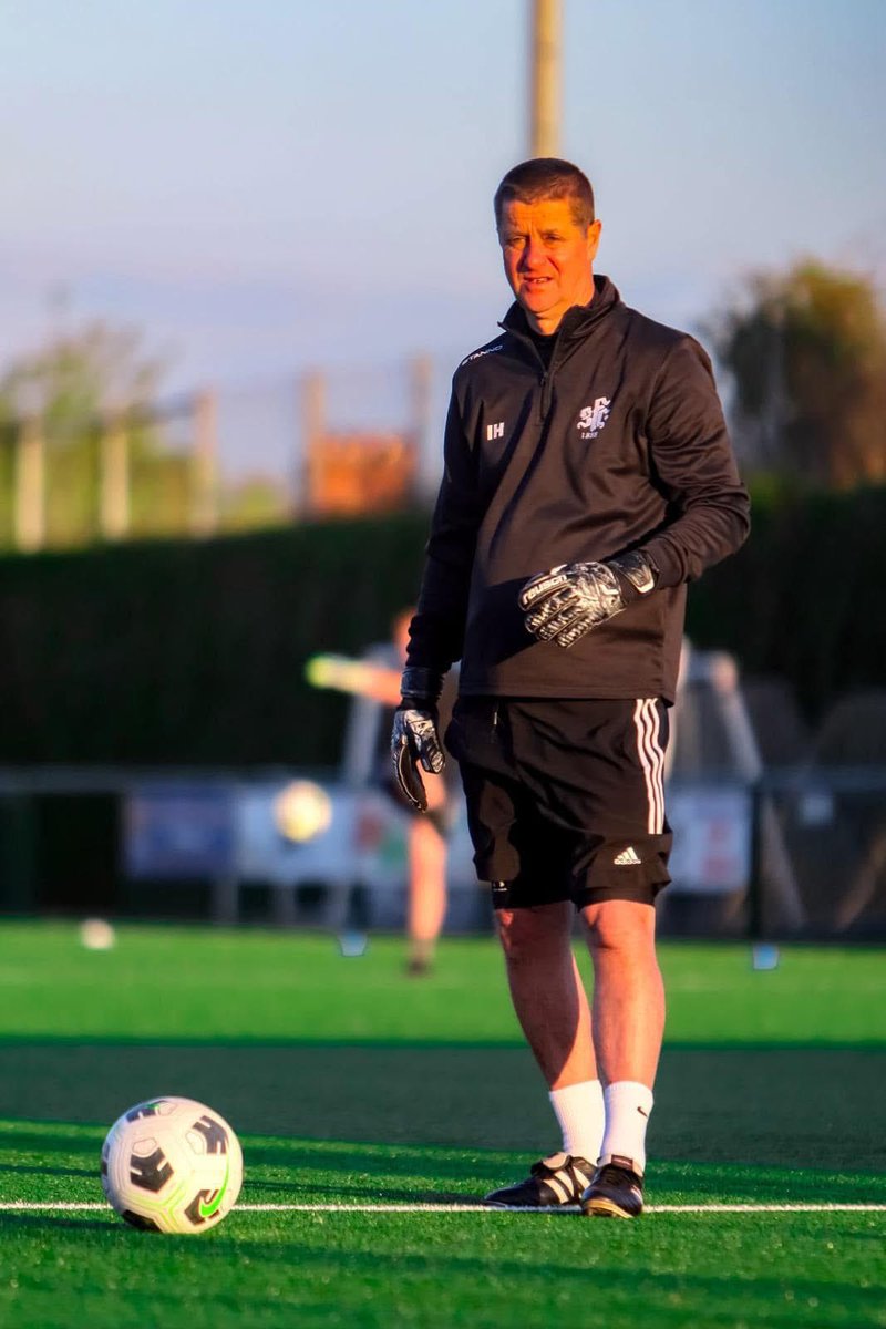 SFC1888's tweet image. 🔴⚪️Thanks @Flipperih 🔴⚪️

On behalf of everyone at the club a massive thank you to our GoalKeeping Coach, Ian Hansford aka Flipper for everything you have done over the last few seasons.

Today marked your final game with us, and securing Southern League safety on the pitch is…
