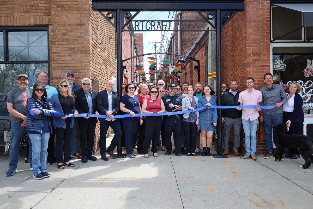 FestivalCountryIN (@festcountryin) on Twitter photo Thank you to the <a href="/FranklinChamber/">Franklin Chamber</a> for hosting the ribbon cutting for Artcraft Alley and everyone who came to celebrate. We are very excited to continue enhancing art in our communities and beautifying our towns.
#festcountryin Thank you to the <a href="/FranklinChamber/">Franklin Chamber</a> for hosting the ribbon cutting for Artcraft Alley and everyone who came to celebrate. We are very excited to continue enhancing art in our communities and beautifying our towns.
#festcountryin