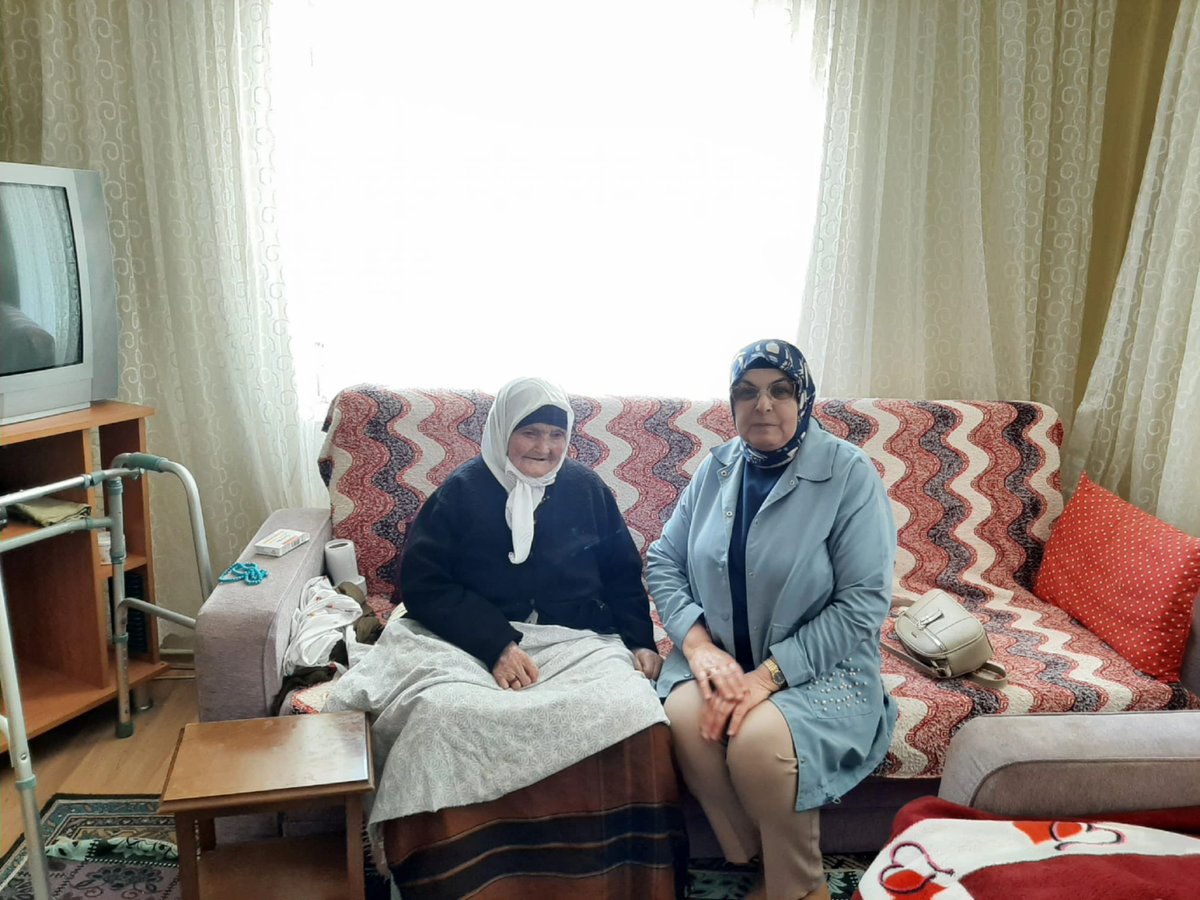 haymanaAKKADIN's tweet photo. "Hayatta olabileceğiniz en güzel yer, bir duanın içinde yer almaktır.
Her fırsatta hayır dualarını almayı ihmal etmediğimiz başımızın tacı kıymetli büyüklerimizi ziyarette  bulunduk..

#BizBüyükBirAileyiz
@tugbaisikercan 
@akgul_aysel https://t.co/Jxxp4SKPZs