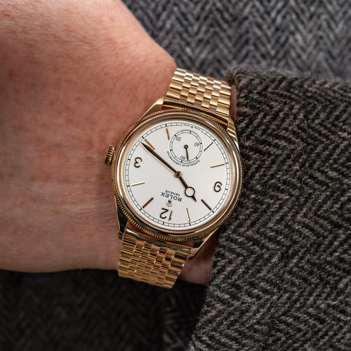 baldassarreted's tweet photo. Oyster, Jubilee, and now... Settimo? Our Editor-in-Chief Bilal Khan reviews the latest take on the Rolex 1908 with a brand new bracelet style. Read the story at the link below!
https://t.co/KTyz5jkEBP
#Rolex #RolexWatches #Rolex1908 #WatchReview https://t.co/o8djUoxzMC