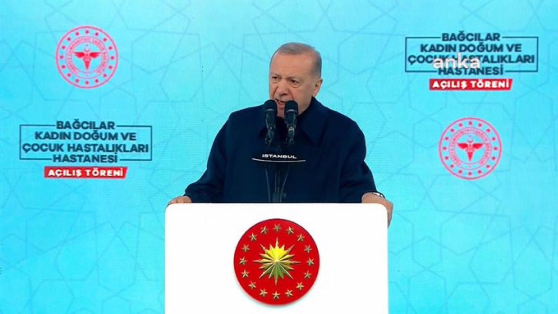 ❗️Cumhurbaşkanı Erdoğan konuşurken “AK Parti sebep enflasyon sonuçtur.” pankartı açan tekstil işçisi tutuklandı.
